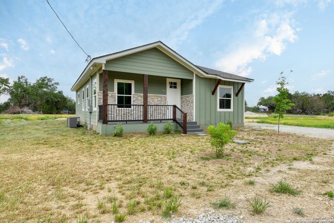 954 Ridge Trl, House other with 3 bedrooms, 2 bathrooms and null parking in Spring Branch TX | Image 4