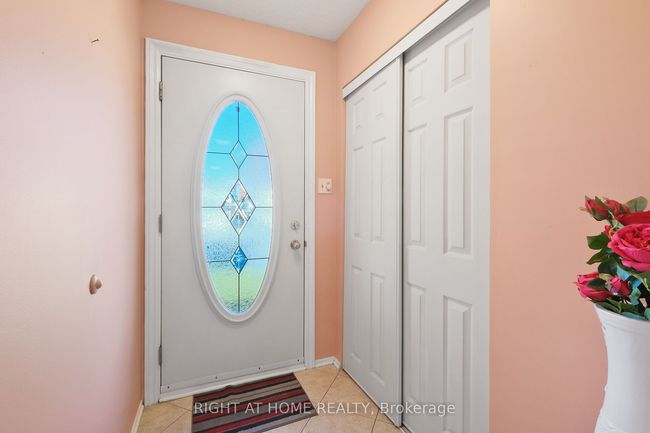 6104 Vineyard Dr, House other with 4 bedrooms, 3 bathrooms and 3 parking in Orléans ON | Image 5