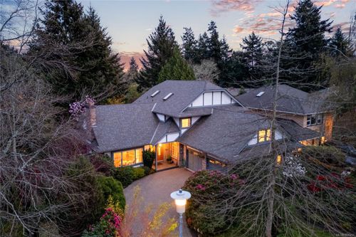 3913 Gibson Crt, Victoria, BC, V8N6E2 | Card Image
