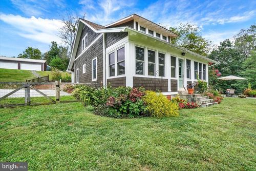 4 Holly Ln, GLEN ROCK, PA, 17327-1110 | Card Image