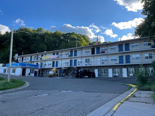 361 Government St, Taylors Falls, MN, 55084-1301 | Card Image