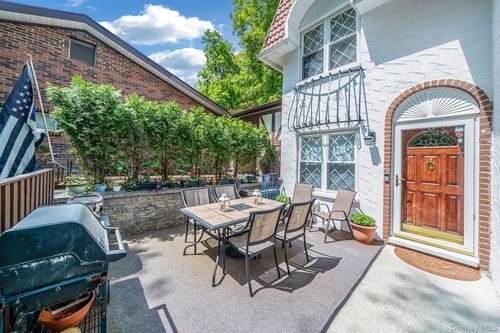 419 Clubhouse Ct, Coram, NY, 11727-3609 | Card Image