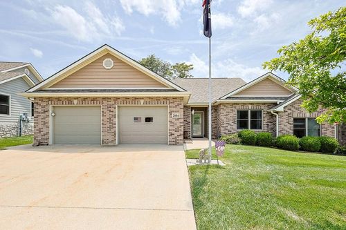 2004 Fountain Creek Dr, Saint Joseph, MO, 64504-1891 | Card Image