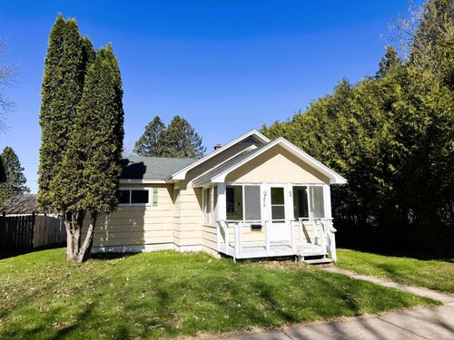 470 7th Ave S, Park Falls, WI, 54552-1042 | Card Image