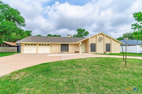 812 Trail Crest Dr, Harker Heights, TX, 76548-1511 | Card Image