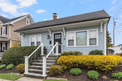 11 Eustis Ave, Newport, RI, 02840-2302 | Card Image