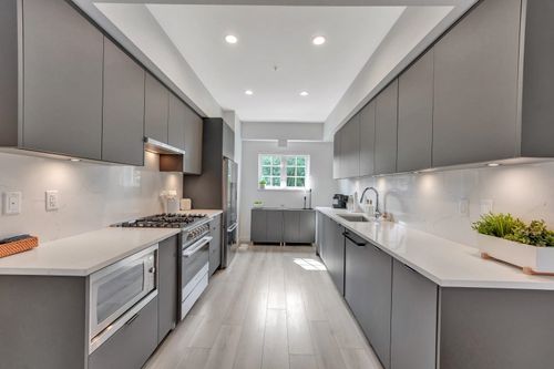 207-678 Fairview St, Coquitlam, BC, V3J0N1 | Card Image