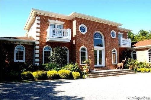 9 Kate Ct, East Quogue, NY, 11942-3843 | Card Image