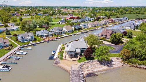 2170 Dorchester Dr, Marblehead, OH, 43440-9307 | Card Image