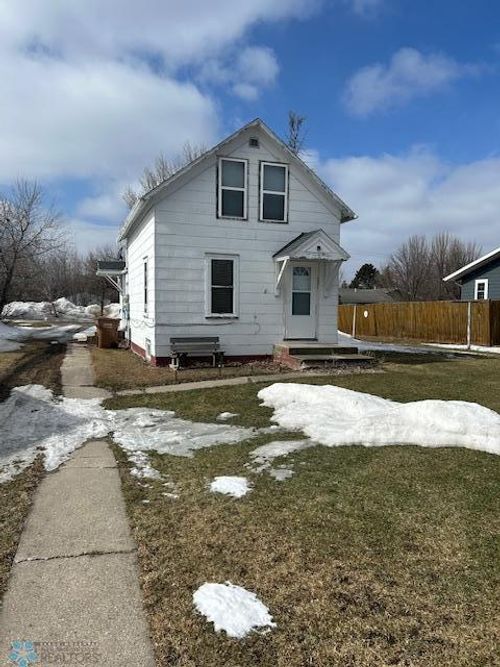 231 N Cavalier St, Pembina, ND, 58271-4418 | Card Image