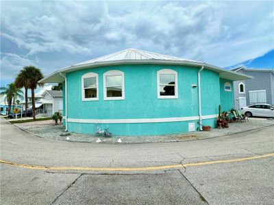 963 Nettles Blvd, House other with 2 bedrooms, 1 bathrooms and 2 parking in Jensen Beach FL | Image 2