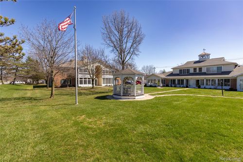 apt-b7-8187 Grays Dr, Grosse Ile, MI, 48138-2206 | Card Image