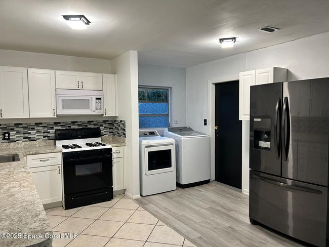 107 1 St St, House other with 3 bedrooms, 1 bathrooms and null parking in Merritt Island FL | Image 7