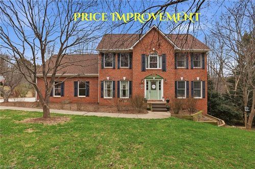 2027 Fairview Cir, Wilkesboro, NC, 28697-9513 | Card Image