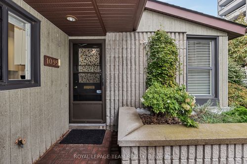 1095 Ambleside Dr, Ottawa, ON, K2B8E2 | Card Image