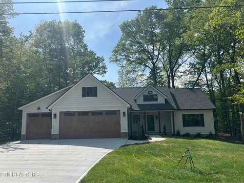 690 Westchester Dr, Crossville, TN, 38558-7405 | Card Image