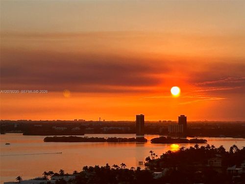 ph206-7601 E Treasure Dr, North Bay Village, FL, 33141-4372 | Card Image