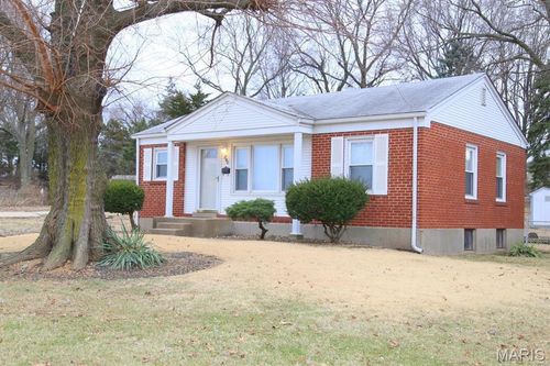 840 Pershall Rd, Florissant, MO, 63031-8226 | Card Image