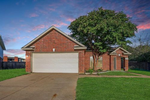 7305 Moon Ridge Court, Fort Worth, TX, 76133 | Card Image