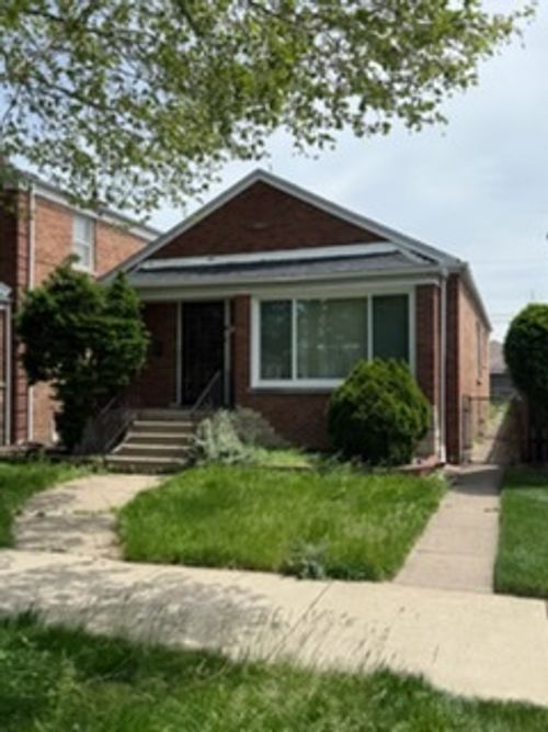 8917 S Ridgeland Ave, Chicago, IL, 60617-2837 | Card Image
