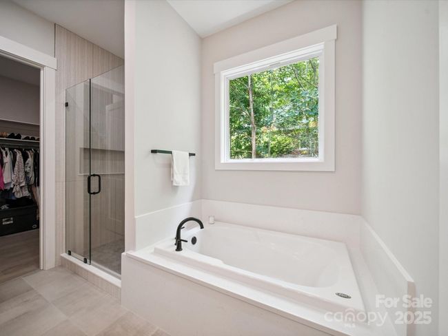 Tub & Shower | Image 28