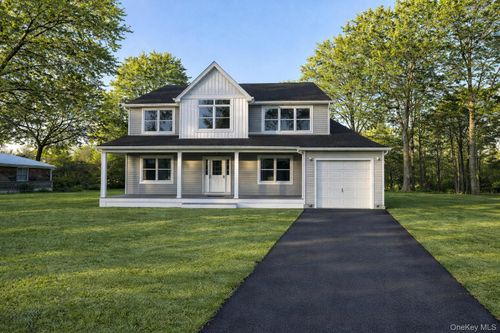 89 South St, Manorville, NY, 11949-8501 | Card Image