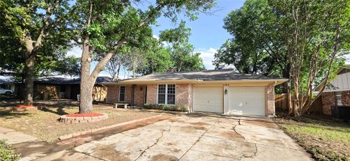 2104 Guinevere St, Arlington, TX, 76014-1612 | Card Image