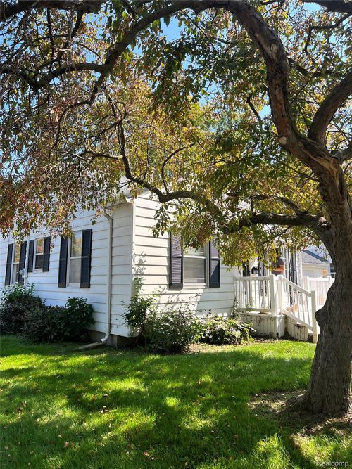 3354 Binscarth Ave, Saginaw, MI, 48602-3203 | Card Image