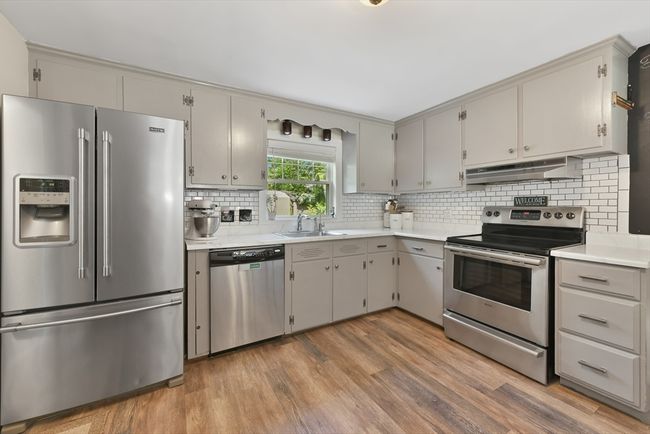 1026 Chandler St, House other with 3 bedrooms, 3 bathrooms and 3 parking in Tewksbury MA | Image 4