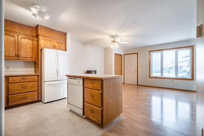 4802 46 Street, Home with 2 bedrooms, 1 bathrooms and 2 parking in Lloydminster SK | Image 7