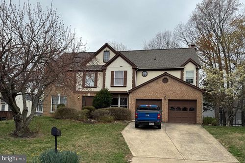 5408 Kennington Pl, Fairfax, VA, 22032-3253 | Card Image