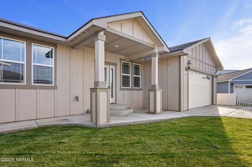 200 Ivone Dr, Sunnyside, WA, 98944-5801 | Card Image
