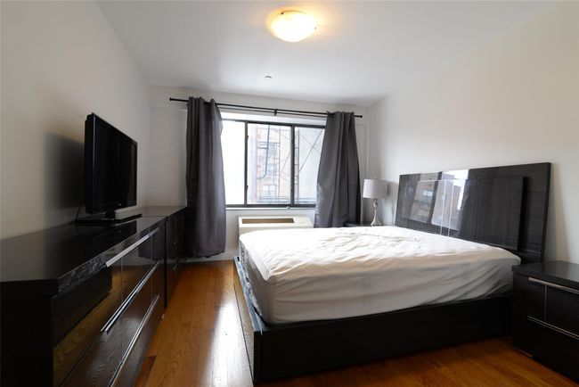 Master Bedroom | Image 13