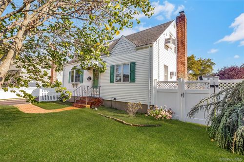 29 Manetto Rd, Farmingdale, NY, 11735-2340 | Card Image