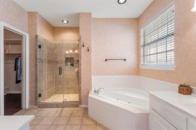 Upgraded tile in shower. | Image 16