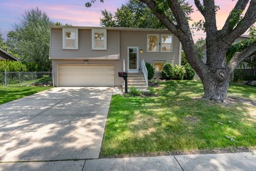 1262 N Kennedy Dr, Streamwood, IL, 60107-1157 | Card Image