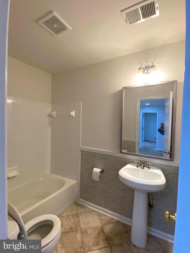 12022 Kemps Landing Cir, Townhouse with 4 bedrooms, 4 bathrooms and null parking in MANASSAS VA | Image 17