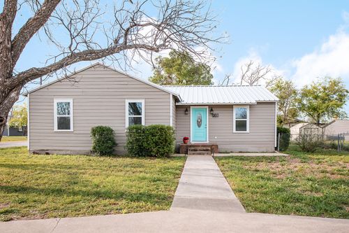 201 W Pearl St, Brady, TX, 76825-3948 | Card Image