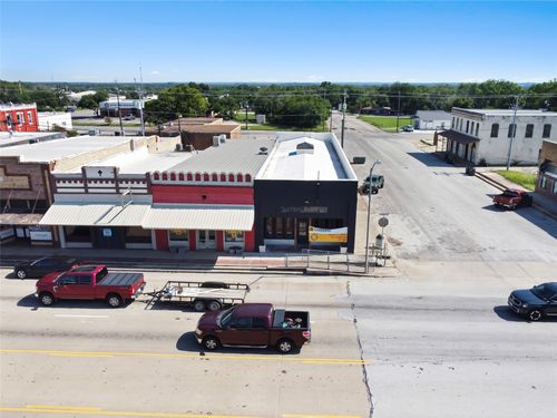 184 W Austin St, Giddings, TX, 78942-3206 | Card Image
