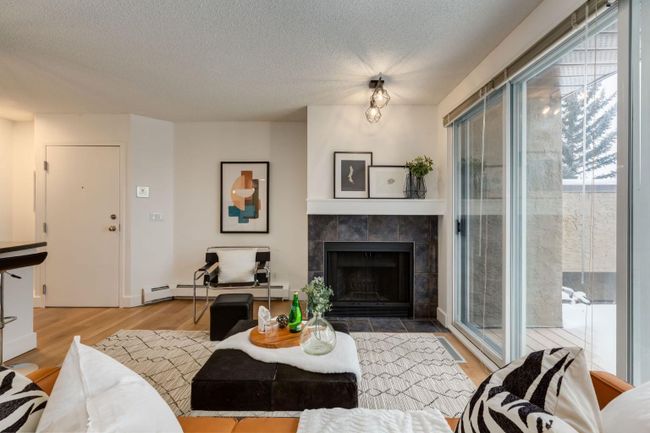 3 - 118 Village Hts Sw, Condo with 2 bedrooms, 2 bathrooms and 1 parking in Calgary AB | Image 5