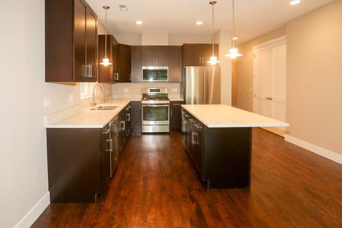 2e-2639 Potomac Ave, Chicago, IL, 60622-2832 | Card Image