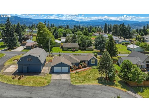 1114 Neal Rd, White Salmon, WA, 98672-8692 | Card Image