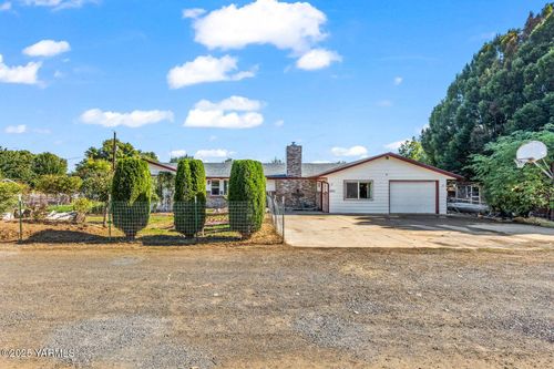 6901 W Acre Ct, Yakima, WA, 98903-9585 | Card Image