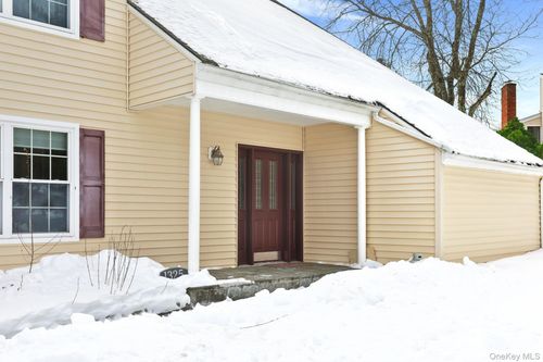 1325 Quarry Dr, Mohegan Lake, NY, 10547-2003 | Card Image