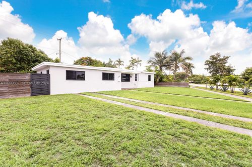11431 Sw 40th Ter, Miami, FL, 33165-4604 | Card Image