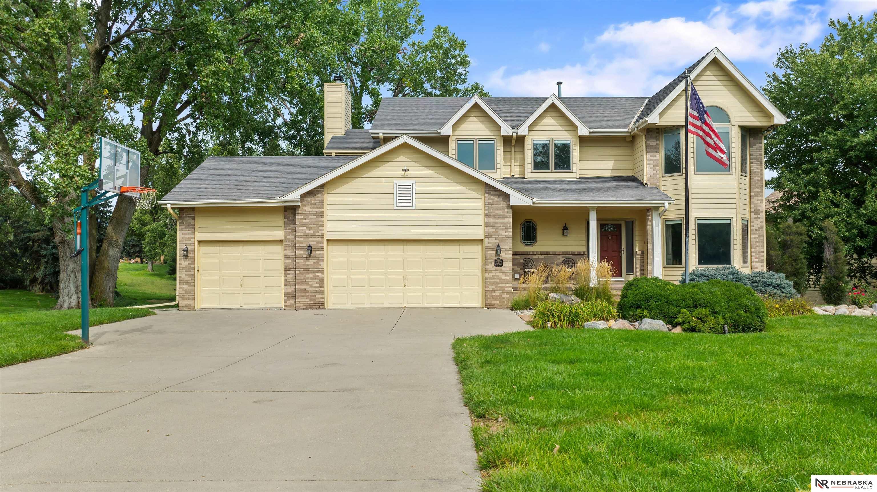 Pearl Dr, Gretna, NE 68028
