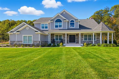 2 Ashley Ct, Northport, NY, 11768 | Card Image