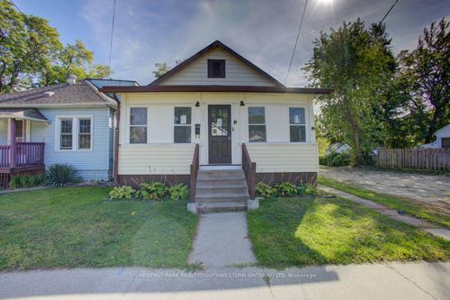 3587 Bloomfield Rd, Windsor, ON, N9C1R8 | Card Image