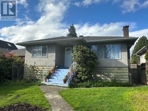 645 E 27th Ave, Vancouver, BC, V5V2K7 | Card Image