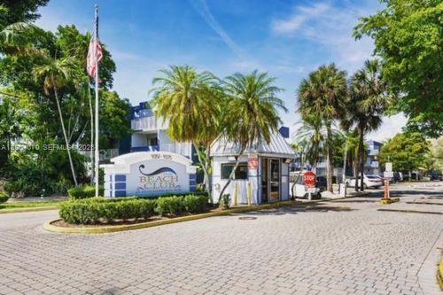 g219-9367 Fontainebleau Blvd, Miami, FL, 33172-5639 | Card Image